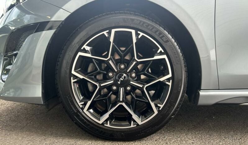
								KIA Ceed full									