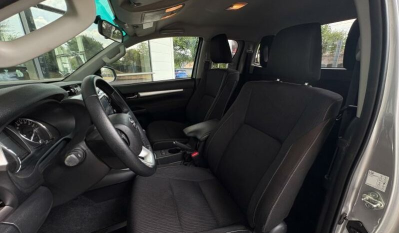 
								TOYOTA Hilux full									