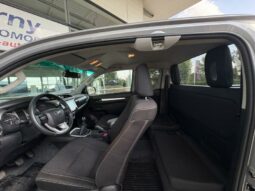 
										TOYOTA Hilux full									
