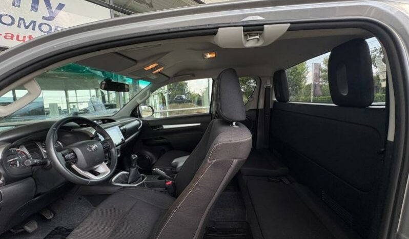 
								TOYOTA Hilux full									