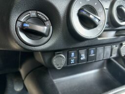 
										TOYOTA Hilux full									