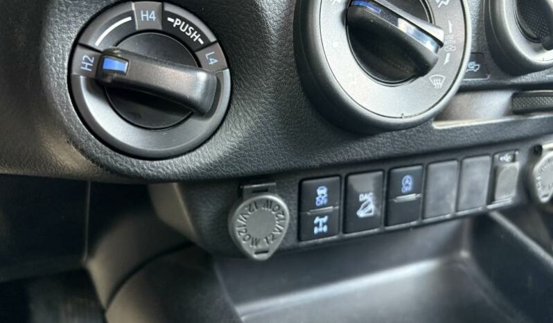 
								TOYOTA Hilux full									