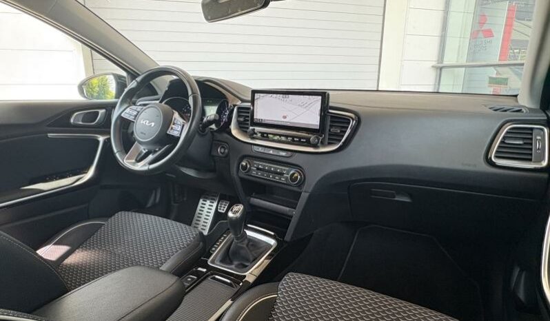 
								KIA XCeed full									