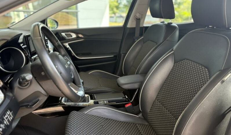 
								KIA XCeed full									