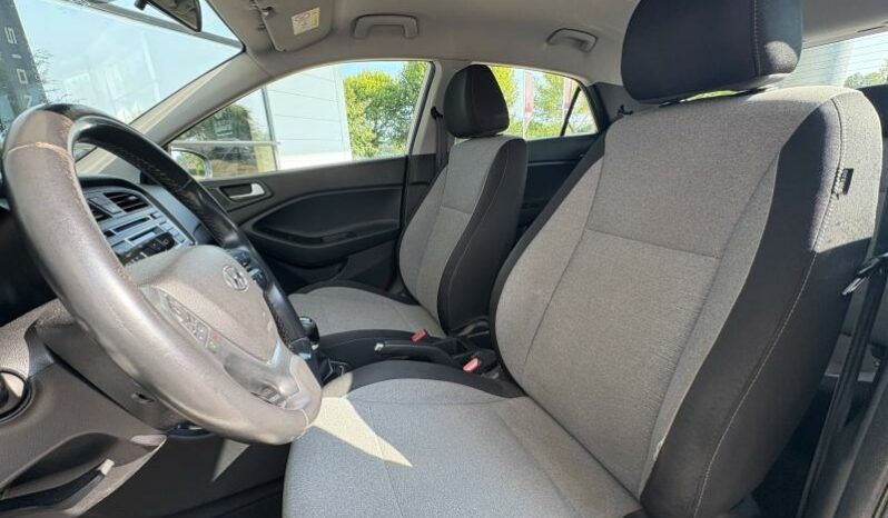 
								HYUNDAI i20 full									