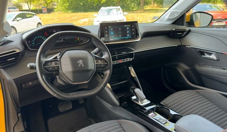 
								PEUGEOT 208 full									