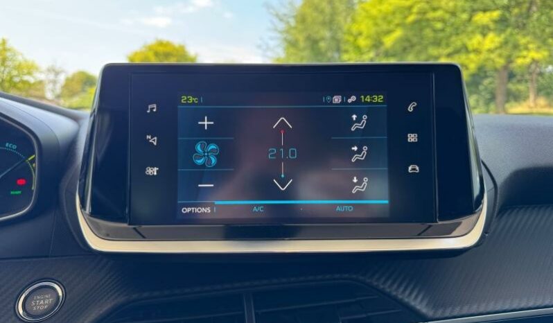
								PEUGEOT 208 full									