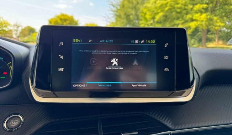 
								PEUGEOT 208 full									
