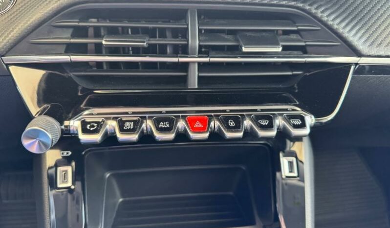 
								PEUGEOT 208 full									