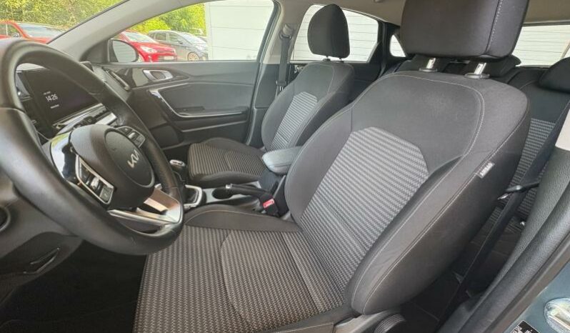 
								KIA Ceed full									