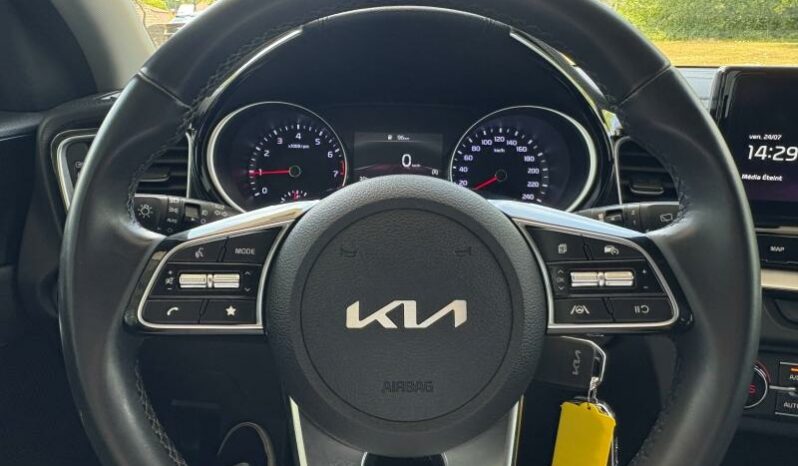 
								KIA Ceed full									