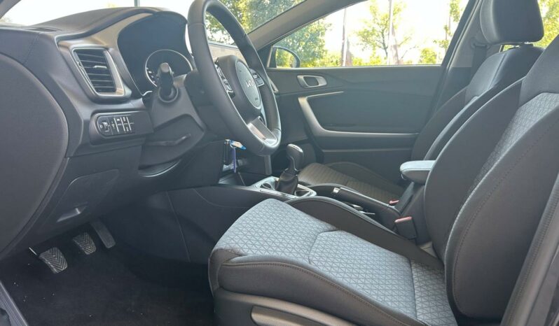 
								KIA Ceed full									