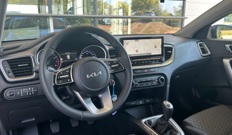 
								KIA Ceed full									