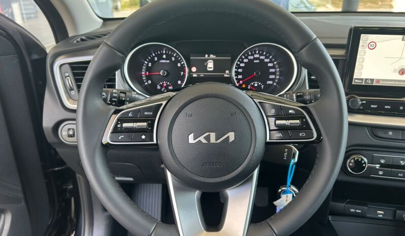 
								KIA Ceed full									