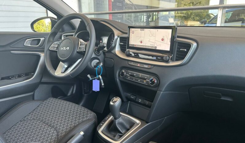 
								KIA Ceed full									