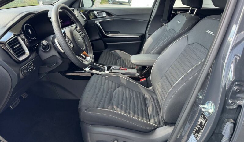 
								KIA Ceed SW full									