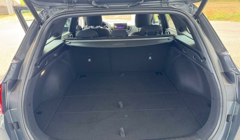 
								KIA Ceed SW full									
