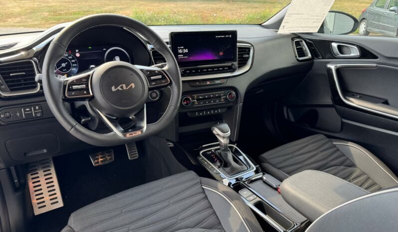 
								KIA Ceed SW full									