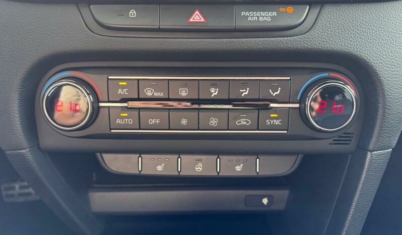 
								KIA Ceed SW full									