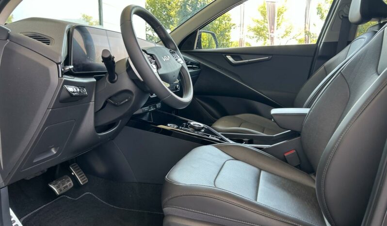 
								KIA Niro full									