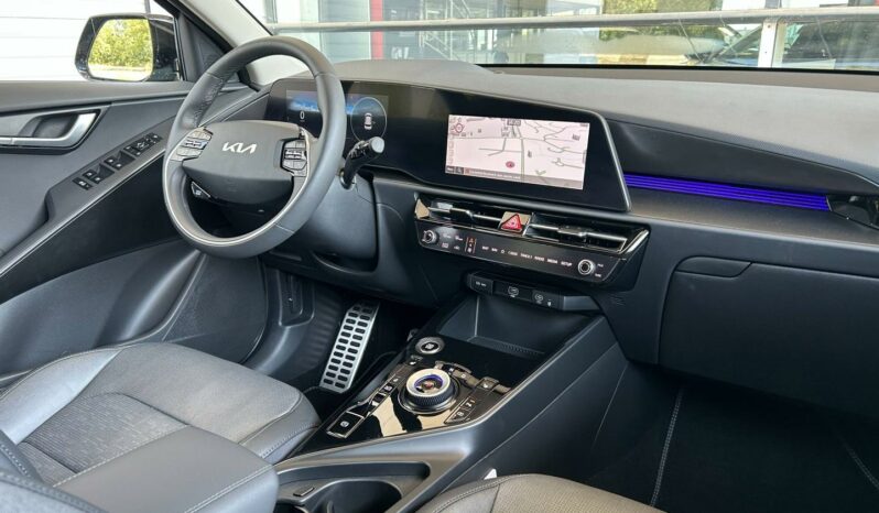 
								KIA Niro full									