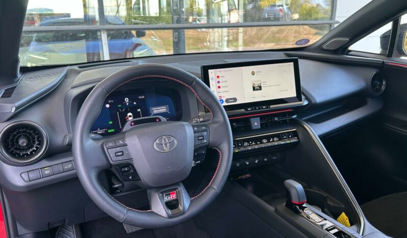 
								TOYOTA C-HR full									