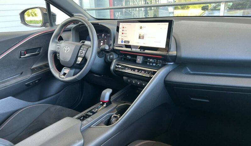 
								TOYOTA C-HR full									
