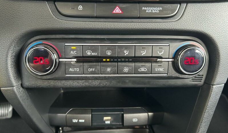 
								KIA Ceed full									