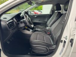 
										KIA Stonic full									