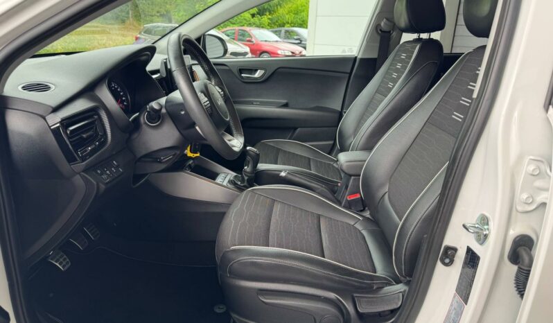 
								KIA Stonic full									