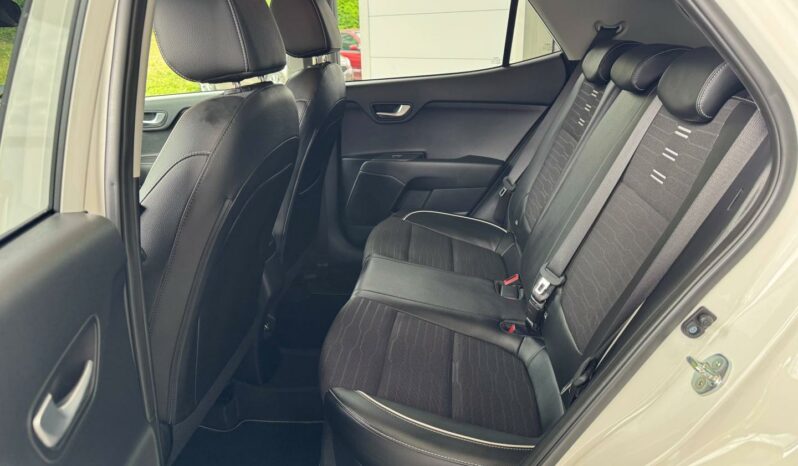 
								KIA Stonic full									