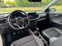 
										KIA Stonic full									