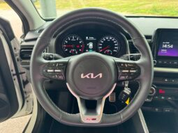 
										KIA Stonic full									