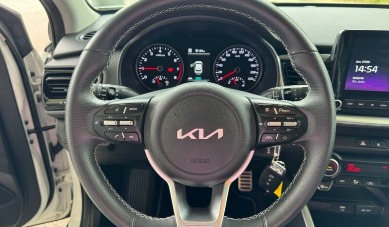 
								KIA Stonic full									