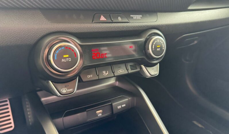 
								KIA Stonic full									