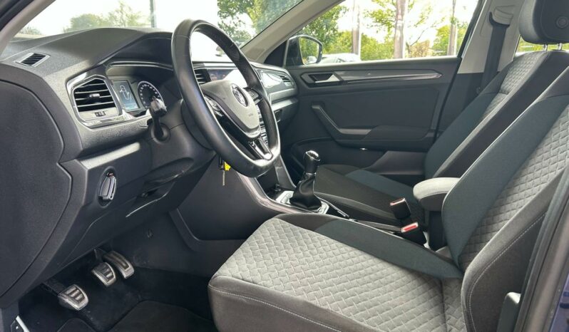 
								VOLKSWAGEN T-Roc full									