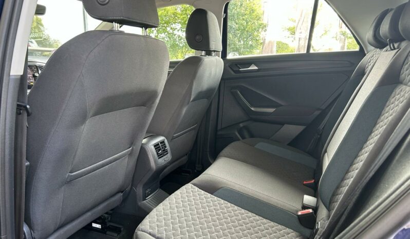
								VOLKSWAGEN T-Roc full									