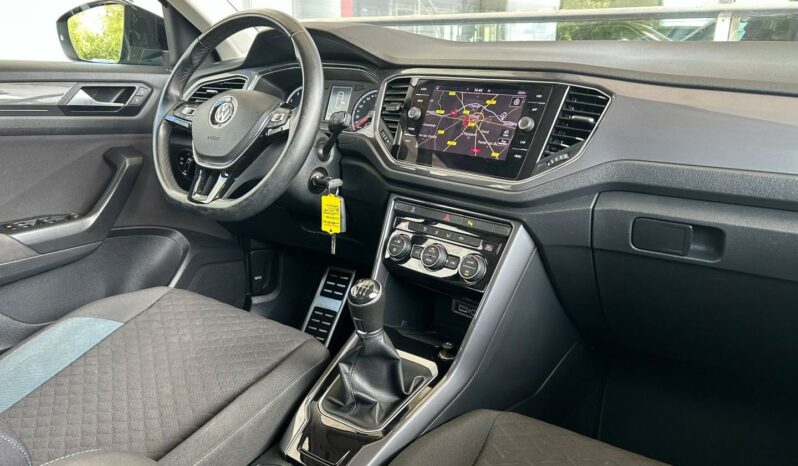 
								VOLKSWAGEN T-Roc full									