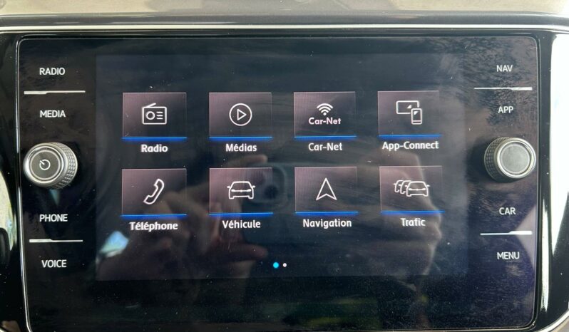 
								VOLKSWAGEN T-Roc full									