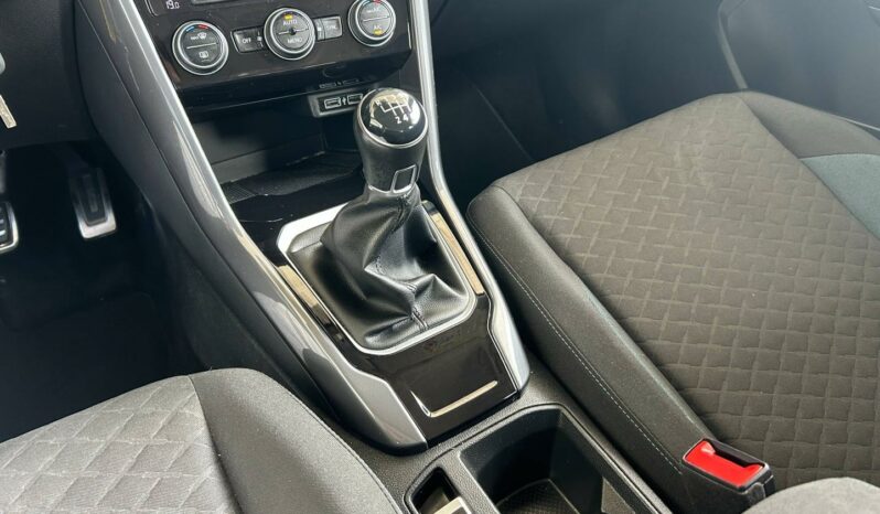 
								VOLKSWAGEN T-Roc full									