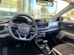 
										KIA Stonic full									