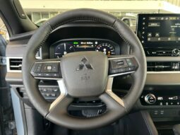 
										MITSUBISHI Outlander full									