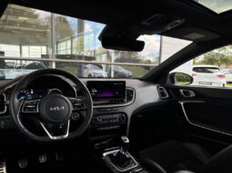 
										KIA XCeed full									